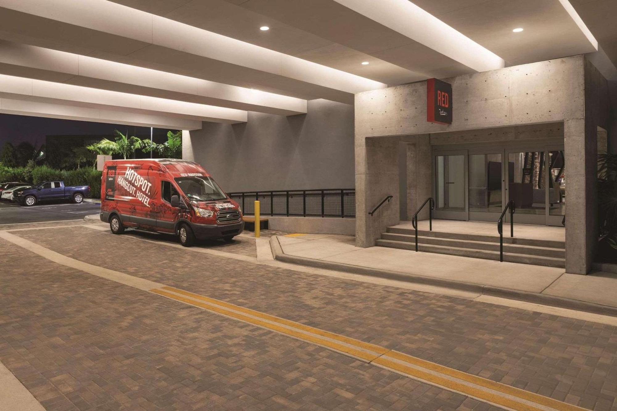 فندق Radisson Red Miami Airport ميامي سبرينغز المظهر الخارجي الصورة