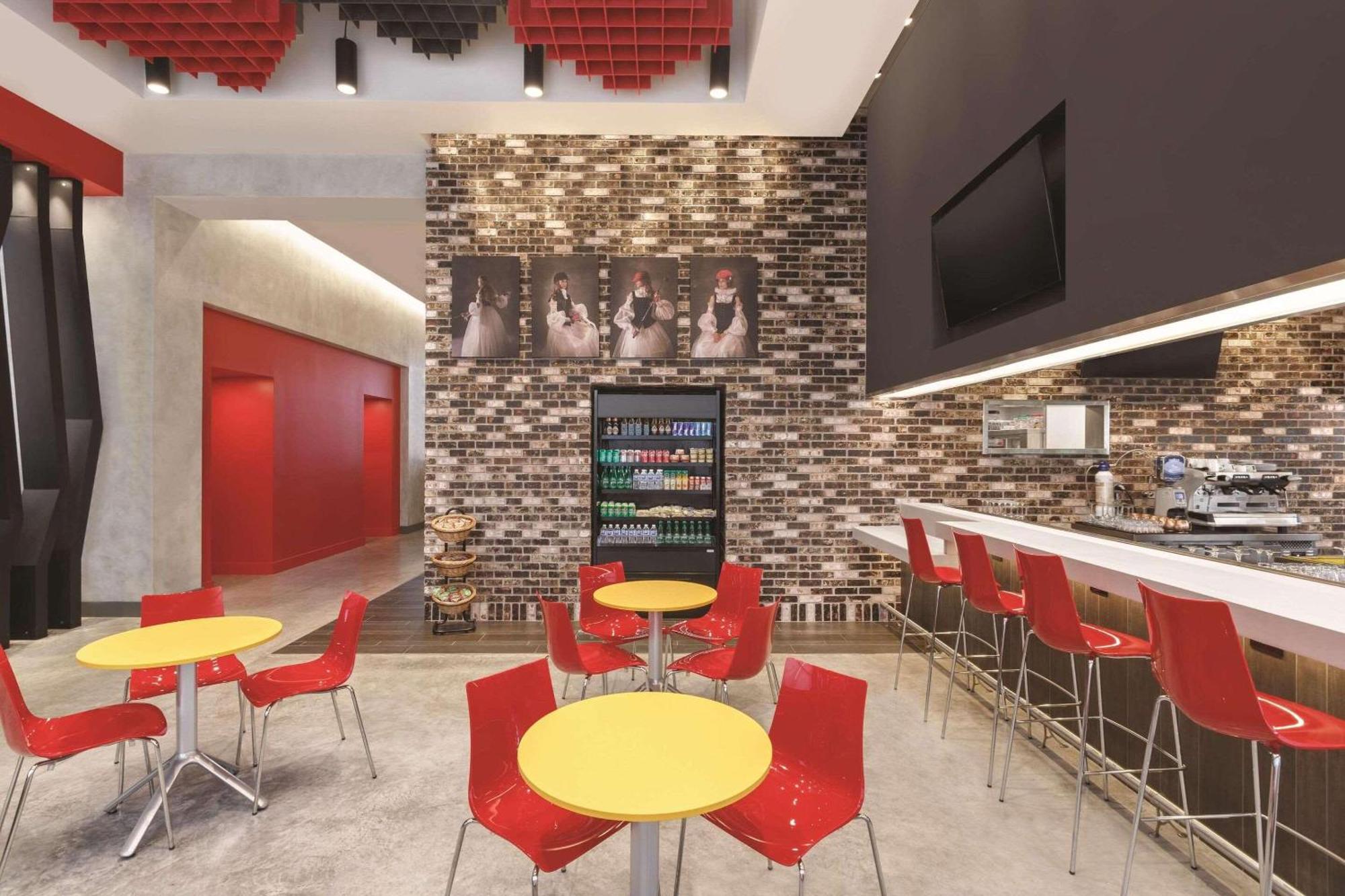 فندق Radisson Red Miami Airport ميامي سبرينغز المظهر الخارجي الصورة