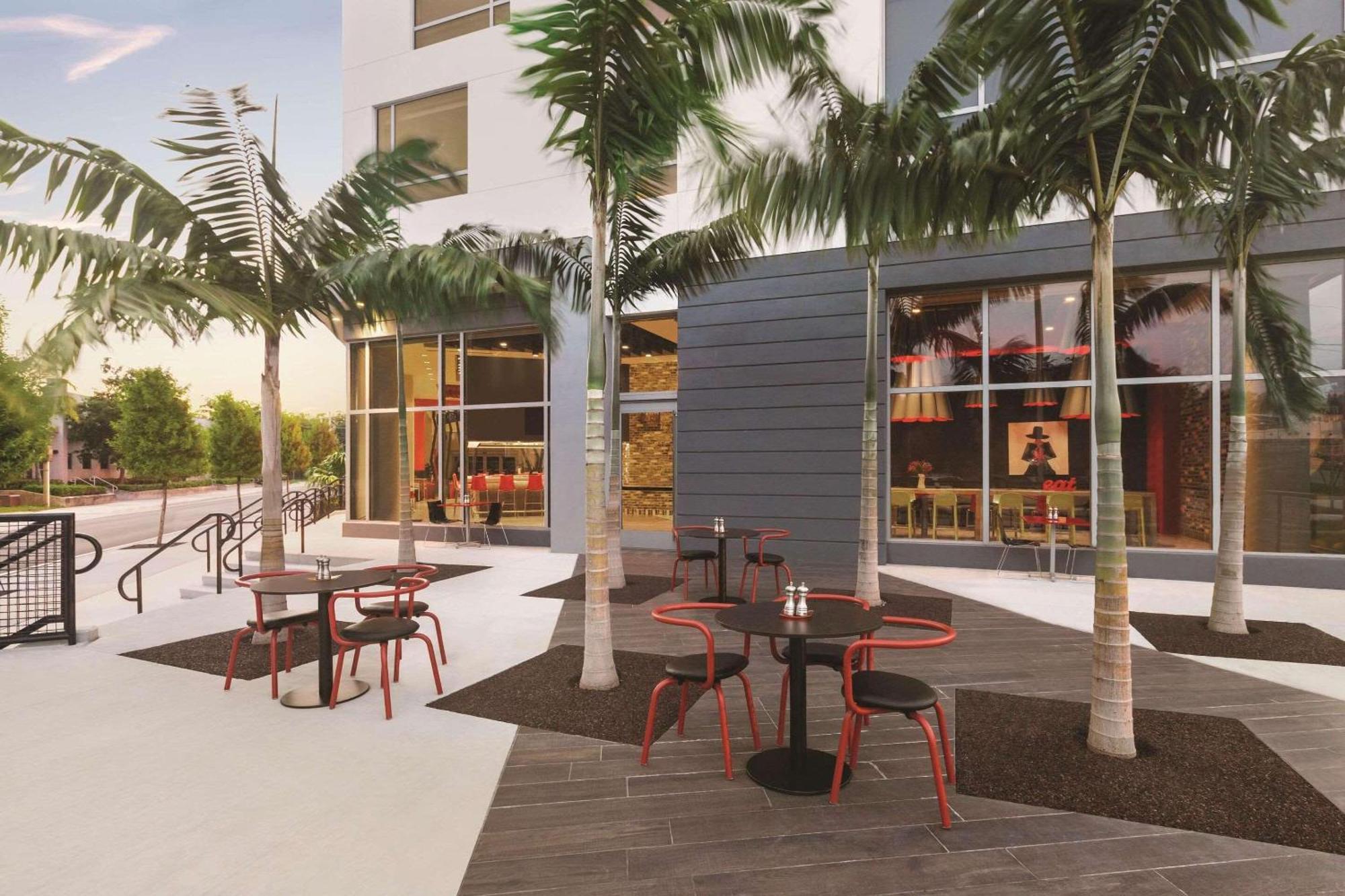 فندق Radisson Red Miami Airport ميامي سبرينغز المظهر الخارجي الصورة