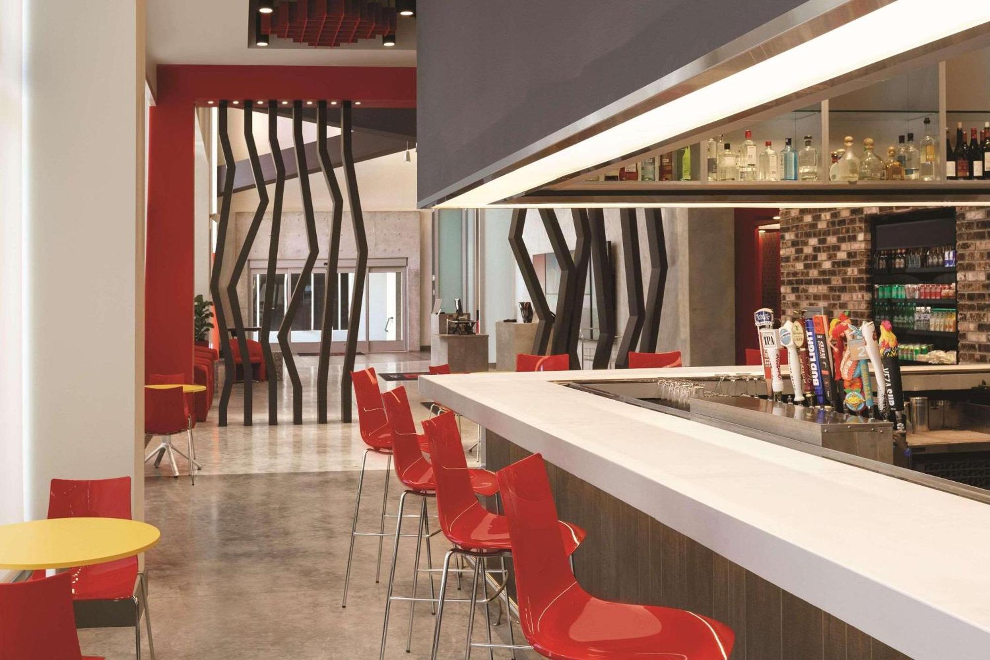 فندق Radisson Red Miami Airport ميامي سبرينغز المظهر الخارجي الصورة