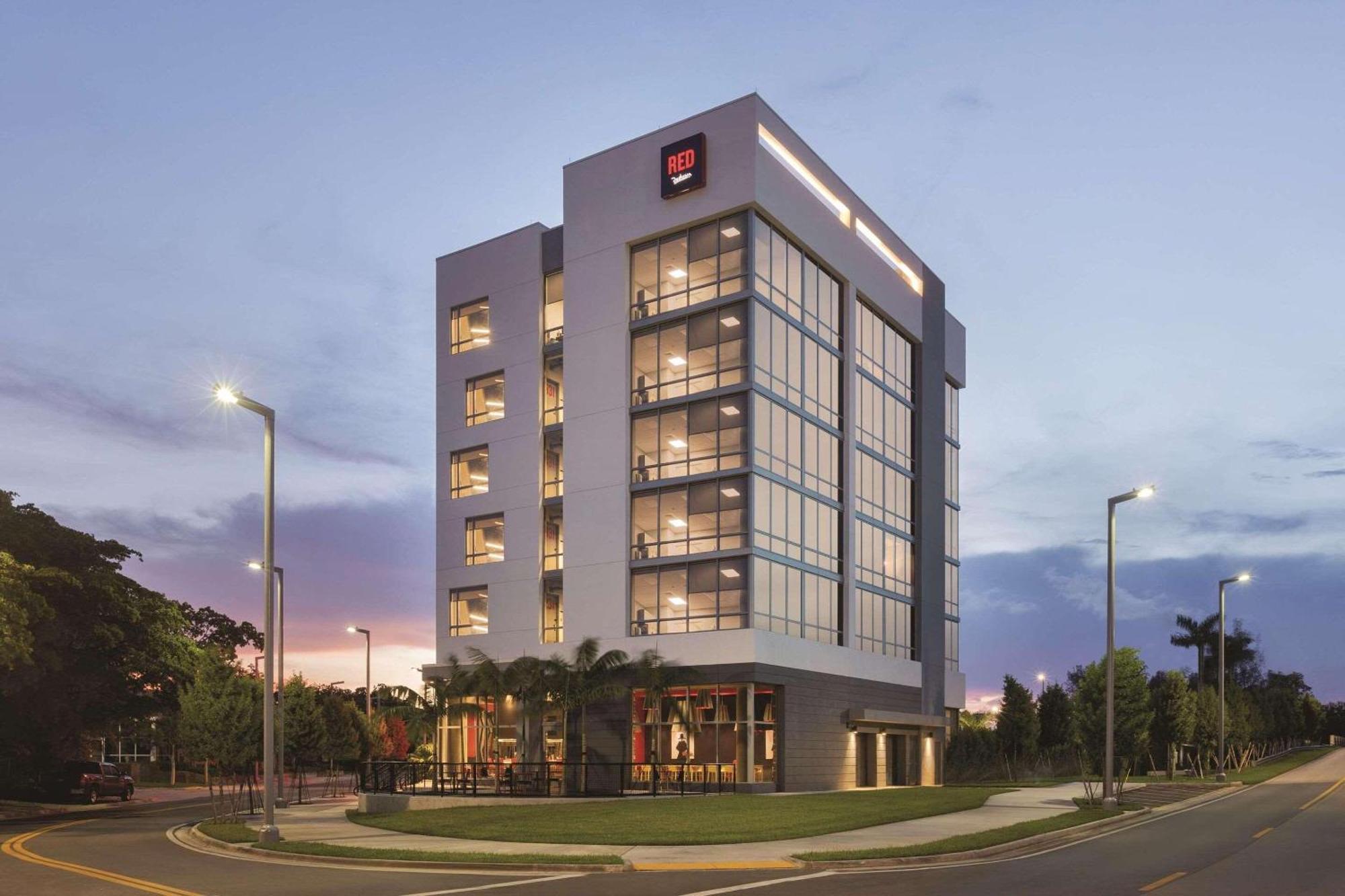 فندق Radisson Red Miami Airport ميامي سبرينغز المظهر الخارجي الصورة